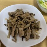 きのこと豚肉の塩昆布炒め